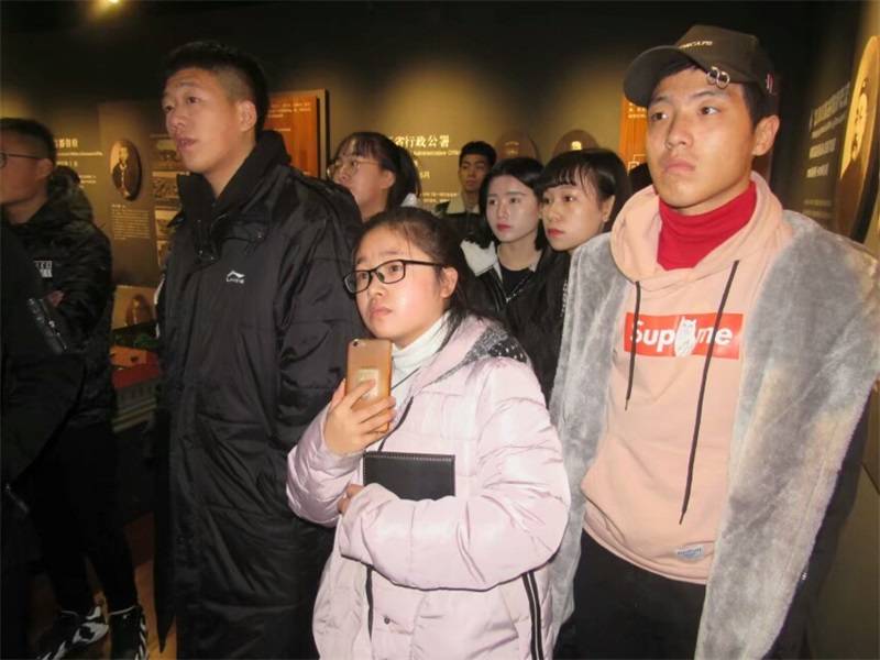 图片二.jpg 图片二.jpg