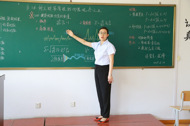 迟倩老师板书展示.jpg 迟倩老师板书展示.jpg