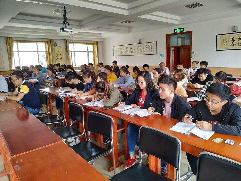 图2:专兼职教师参会.jpg 图2:专兼职教师参会.jpg
