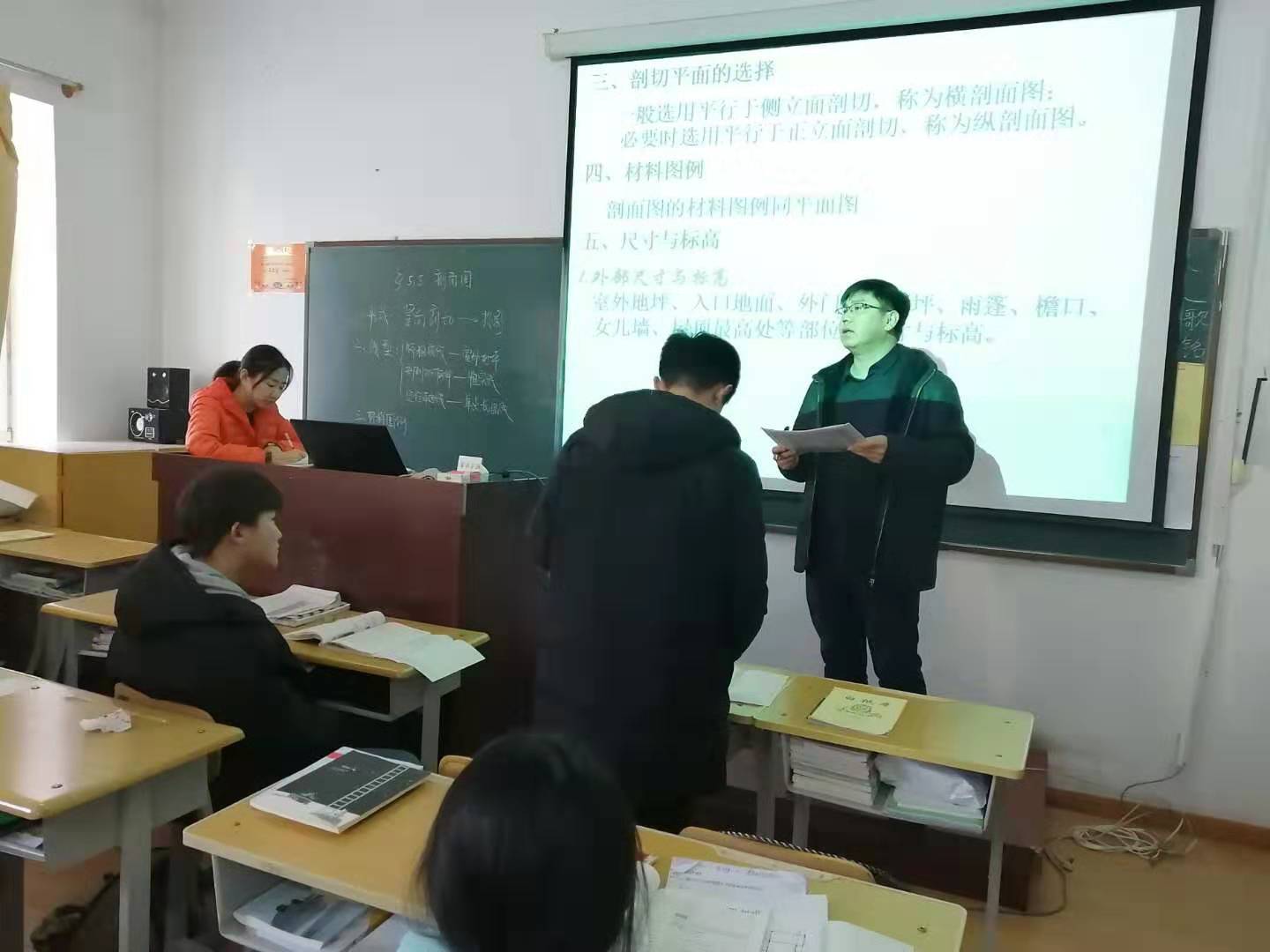 图1为毕院长对学生资助情况抽查询问.jpg 图1为毕院长对学生资助情况抽查询问.jpg