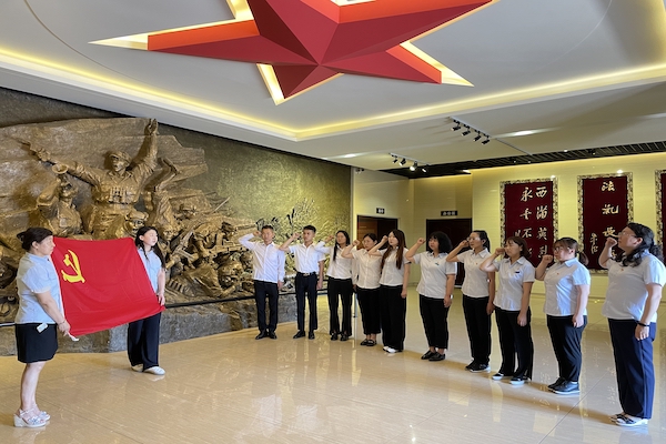 图片三.jpg 图片三.jpg