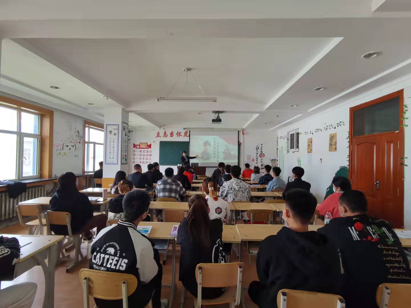 图片二.jpg 图片二.jpg