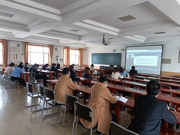 图1:与会人员认真听会.jpg 图1:与会人员认真听会.jpg