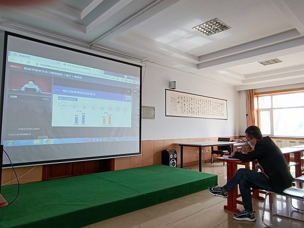 图3:王秒院长认真听会.jpg 图3:王秒院长认真听会.jpg