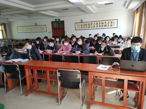 图3:参会人员认真听会.jpg 图3:参会人员认真听会.jpg