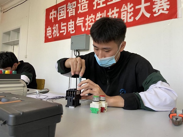 图片3.jpg 图片3.jpg