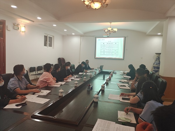 图2:与会人员认真听会.jpg 图2:与会人员认真听会.jpg