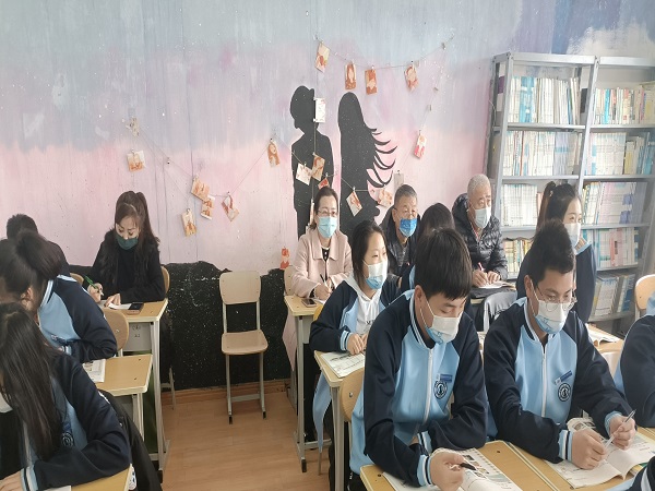 图1:听赵磊老师《英语》.jpg 图1:听赵磊老师《英语》.jpg