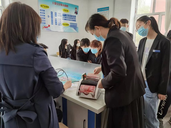 图片三.jpg 图片三.jpg